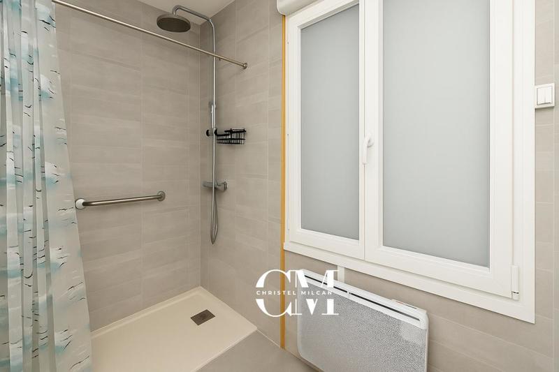 Maison - 330 m² - 11 pièces