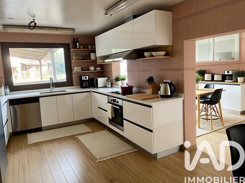 Maison - 255 m² - 11 pièces