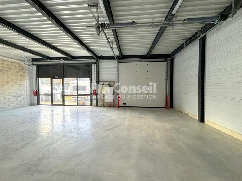Entrepôt - 371 m²
