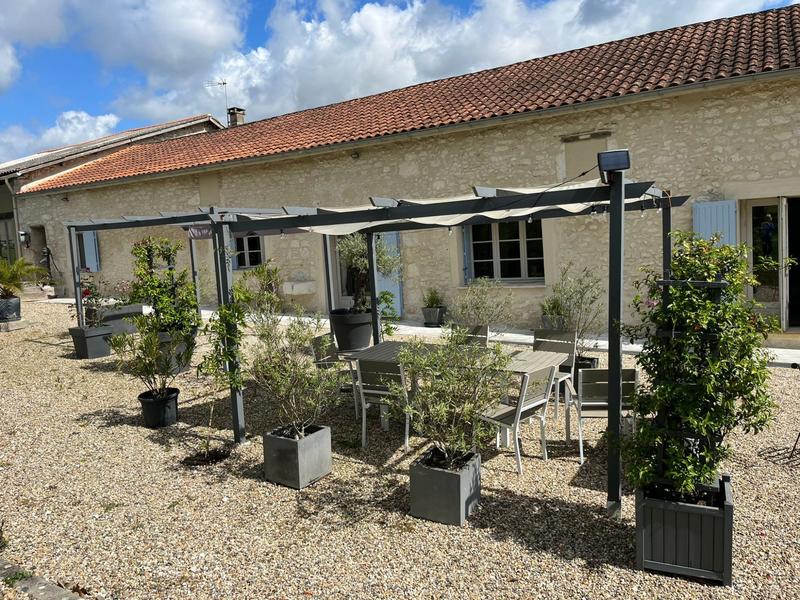 Maison traditionnelle - 265 m² - 10 pièces