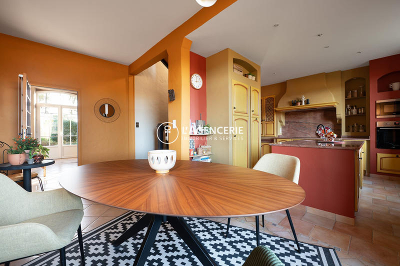 Maison - 300 m² - 7 pièces