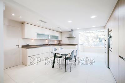 Appartement - 200 m² - 4 pièces