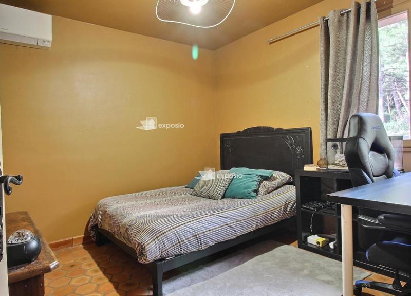 Maison - 222 m² - 8 pièces