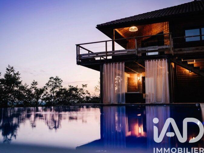 Maison - 284 m² - 6 pièces