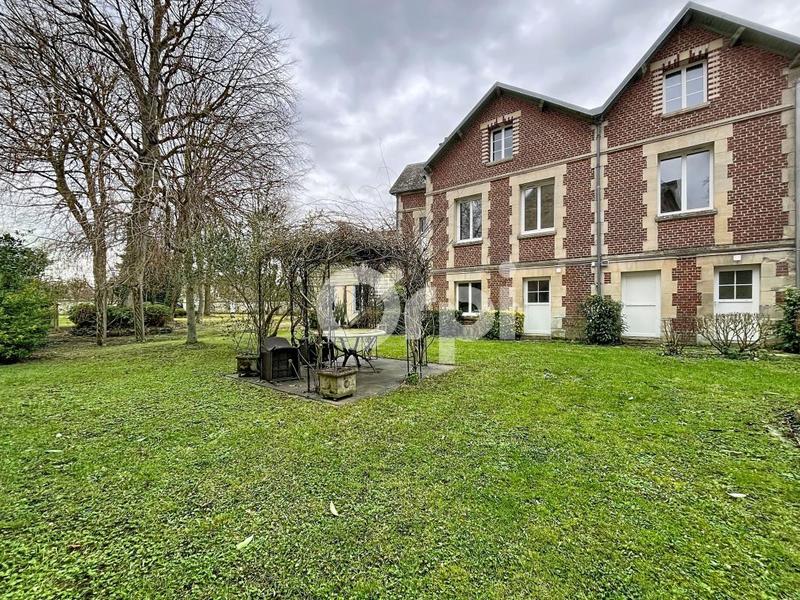 Maison - 327 m² - 6 pièces