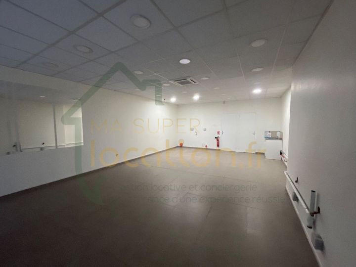 Local commercial - 70 m² - 1 pièce