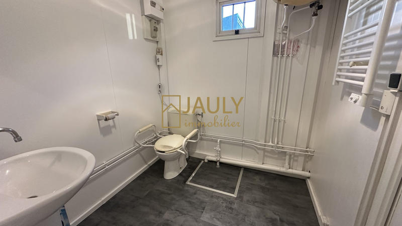 Local commercial - 84 m² - 1 pièce