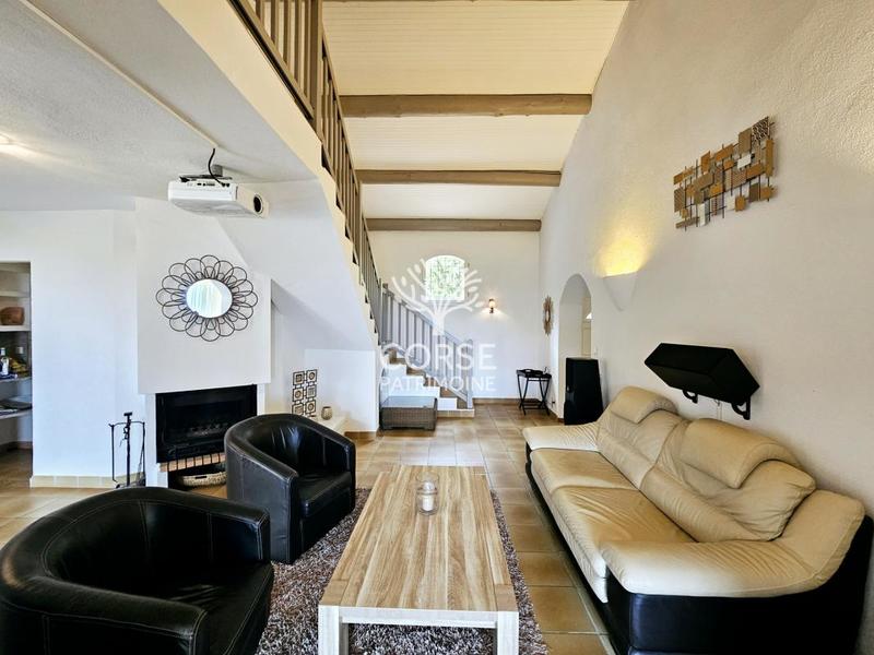 Villa - 242 m² - 9 pièces