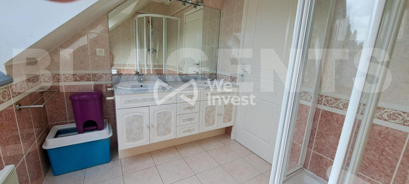 Maison - 234 m² - 8 pièces