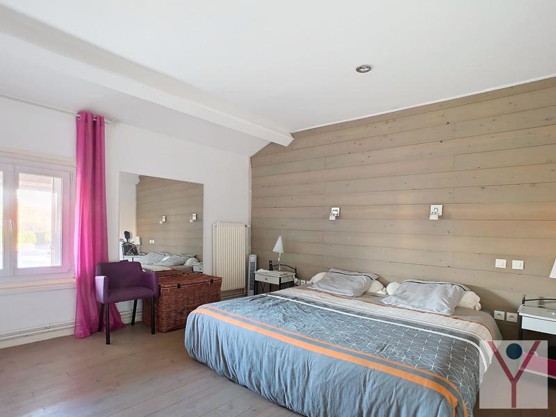 Maison traditionnelle - 148 m² - 6 pièces