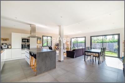 Maison - 163 m² - 6 pièces