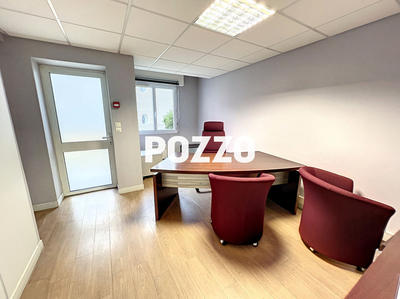 Local commercial - 114 m² - 4 pièces