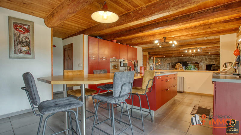 Maison - 320 m² - 12 pièces