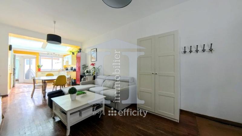 Maison - 90 m² - 5 pièces