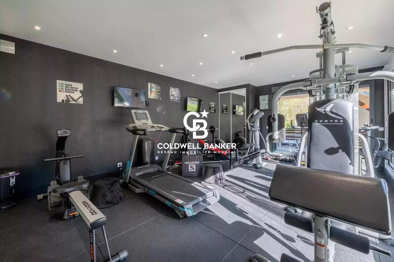 Maison - 280 m² - 10 pièces