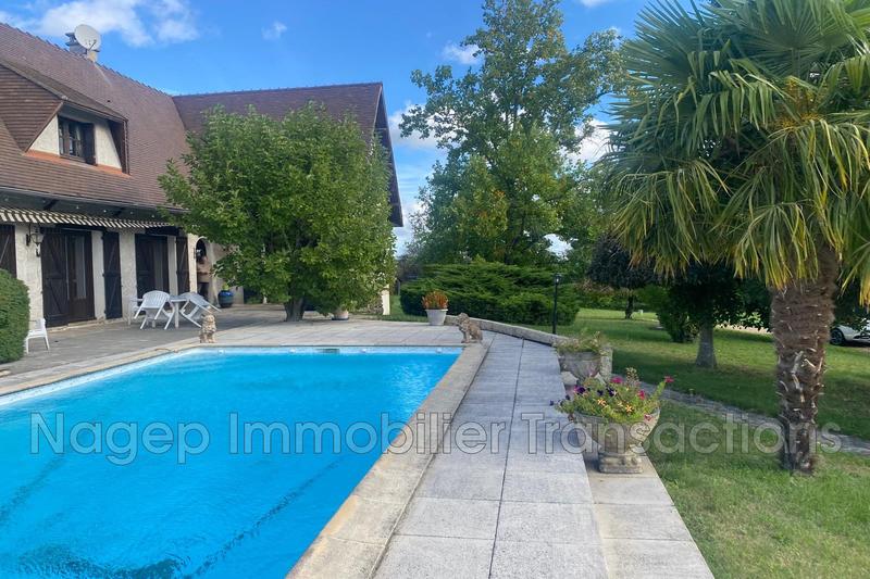 Maison - 259 m² - 8 pièces