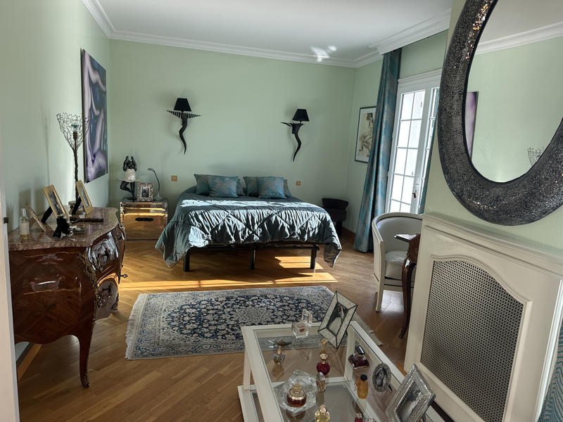 Propriété - 240 m² - 6 pièces