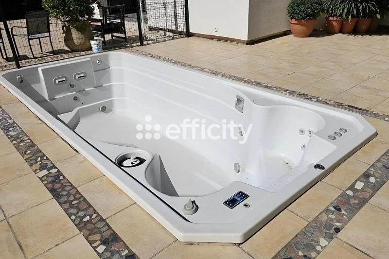 Pavillon - 211 m² - 8 pièces