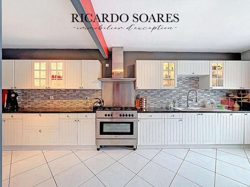 Maison - 277 m² - 10 pièces