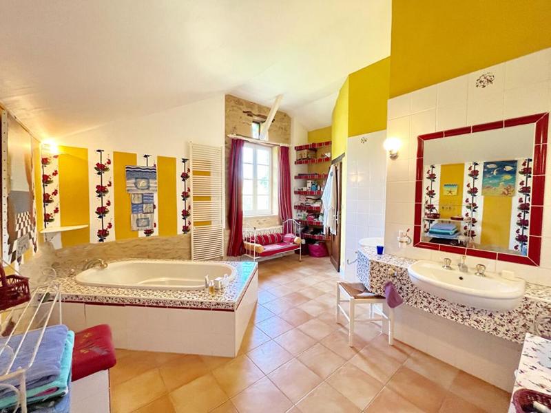 Maison - 220 m² - 6 pièces