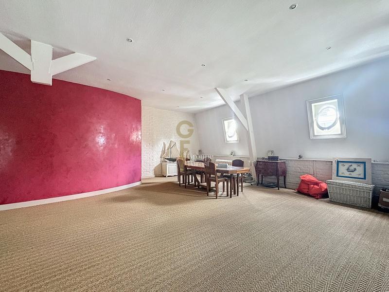 Maison - 435 m² - 9 pièces