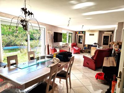 Maison - 97 m² - 4 pièces