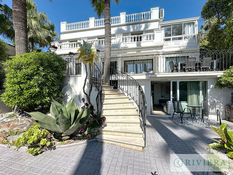 Villa - 221 m² - 6 pièces