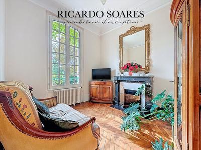 Demeure - 219 m² - 10 pièces