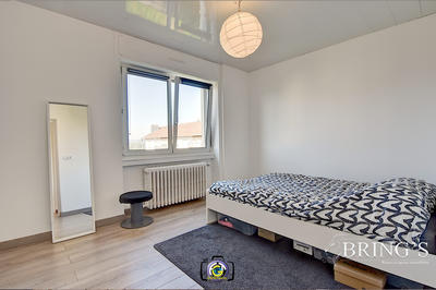 Appartement - 80 m² - 5 pièces