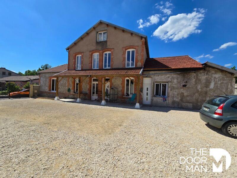 Maison - 270 m² - 9 pièces