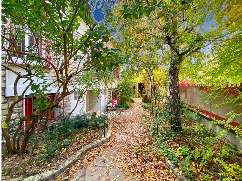 Maison - 263 m² - 8 pièces