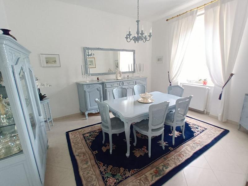 Maison - 311 m² - 8 pièces