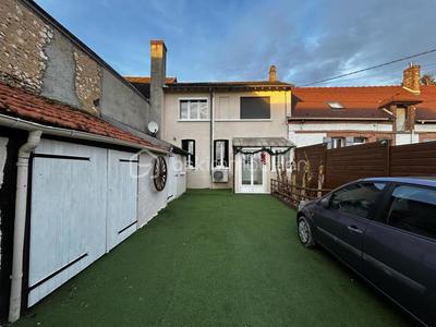 Maison - 93 m² - 5 pièces