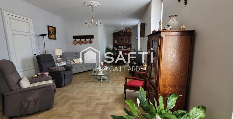 Maison - 242 m² - 8 pièces