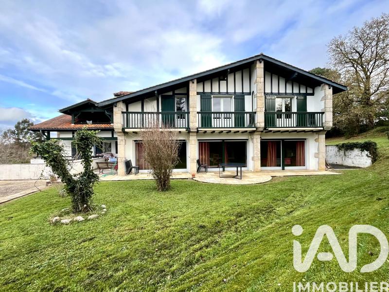 Maison de maîtres - 300 m² - 10 pièces