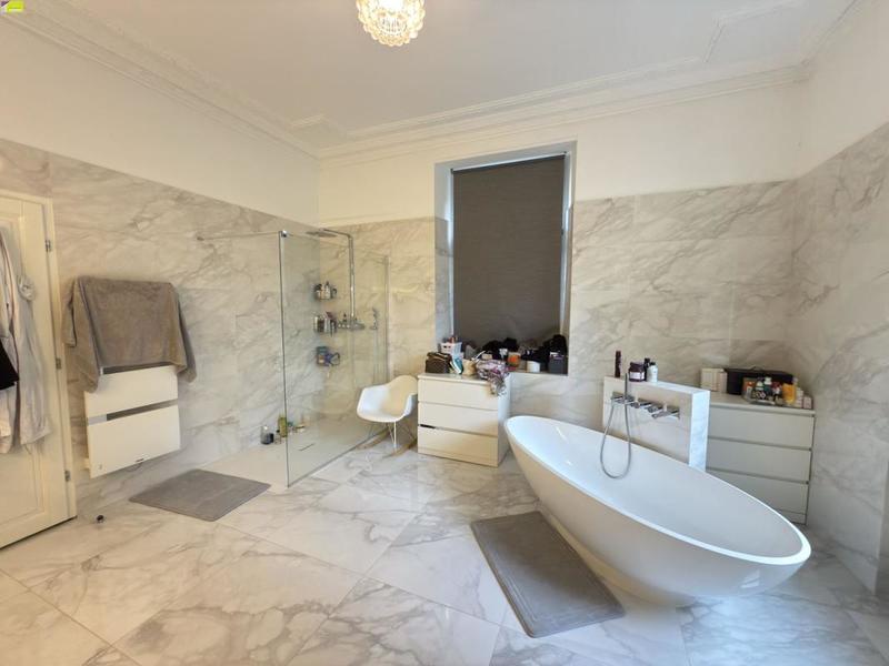 Duplex - 236 m² - 6 pièces