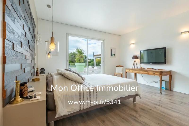 Maison - 260 m² - 8 pièces