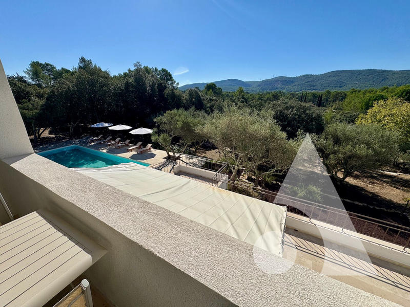 Maison - 350 m² - 12 pièces