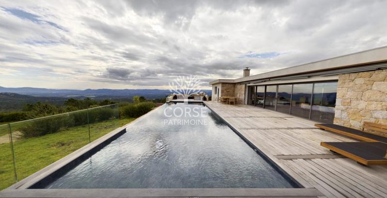 Villa - 325 m² - 10 pièces