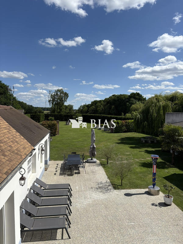 Maison - 280 m² - 8 pièces