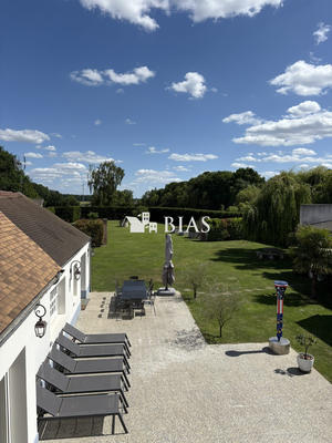 Maison - 280 m² - 8 pièces