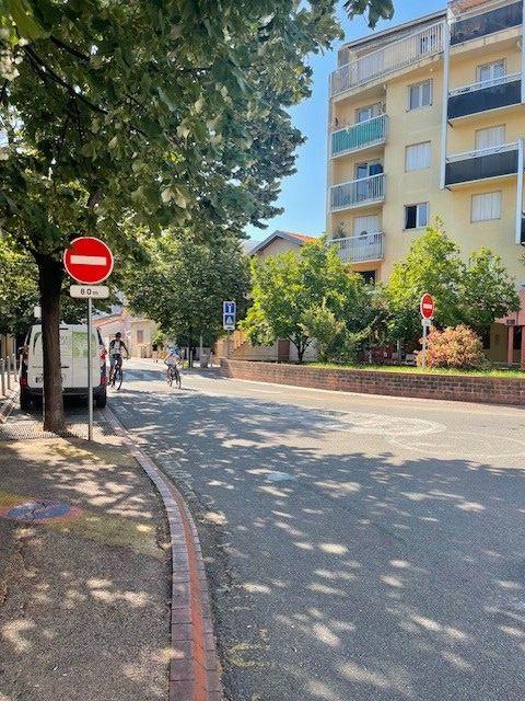 Studio - 85 m² - 4 pièces