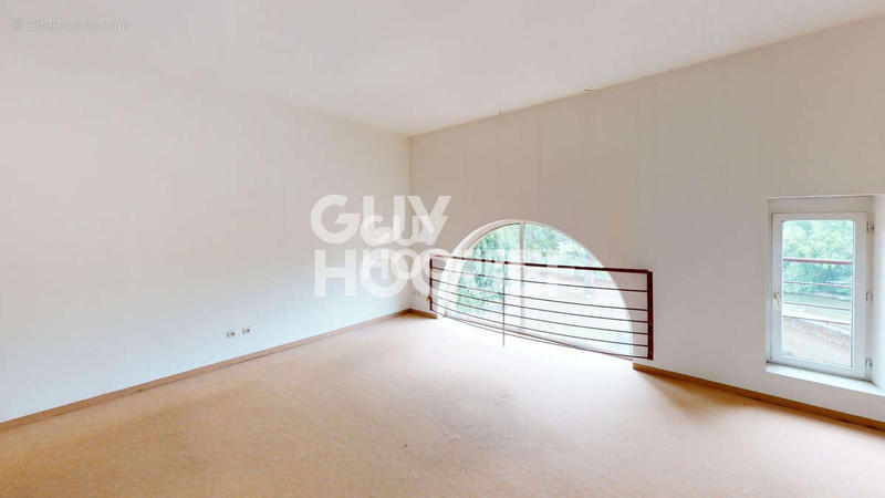 Maison - 656 m² - 10 pièces