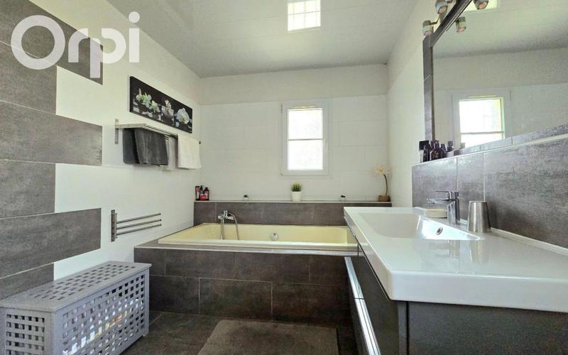 Maison - 267 m² - 11 pièces