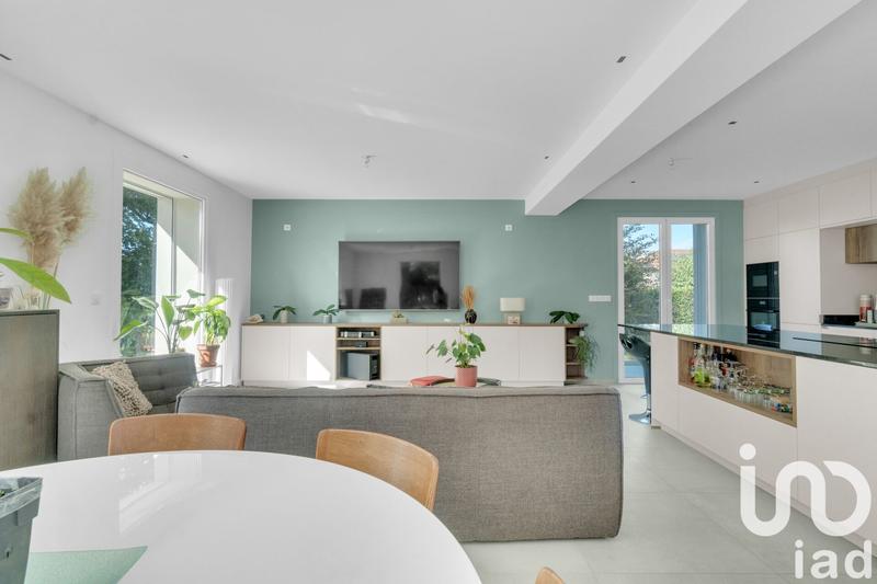 Maison - 285 m² - 9 pièces