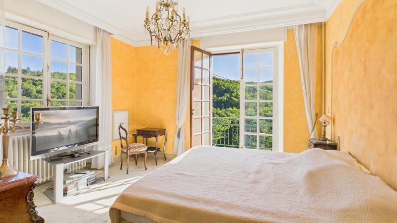 Maison - 278 m² - 10 pièces