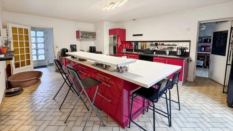 Maison - 240 m² - 6 pièces