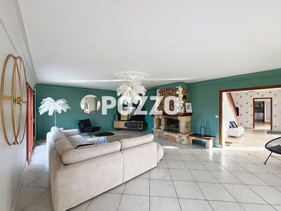 Maison - 275 m² - 11 pièces