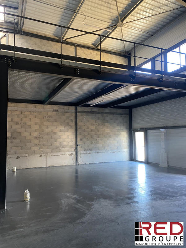 Entrepôt - 231 m²