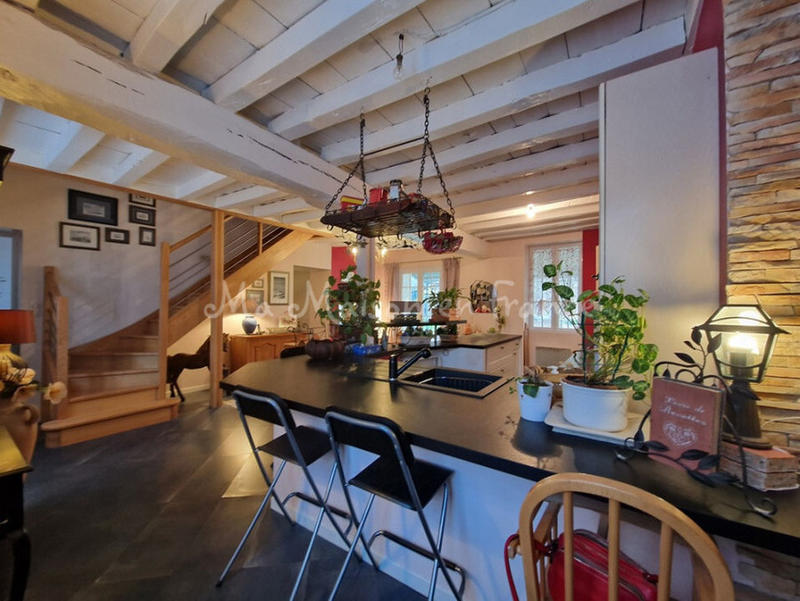 Maison - 210 m² - 9 pièces